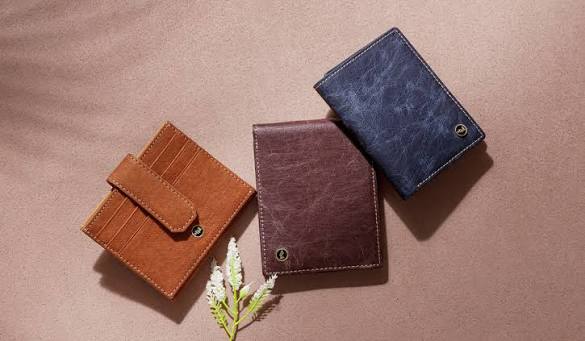 elegant wallet designs offering convenient organization with distinctive style for men